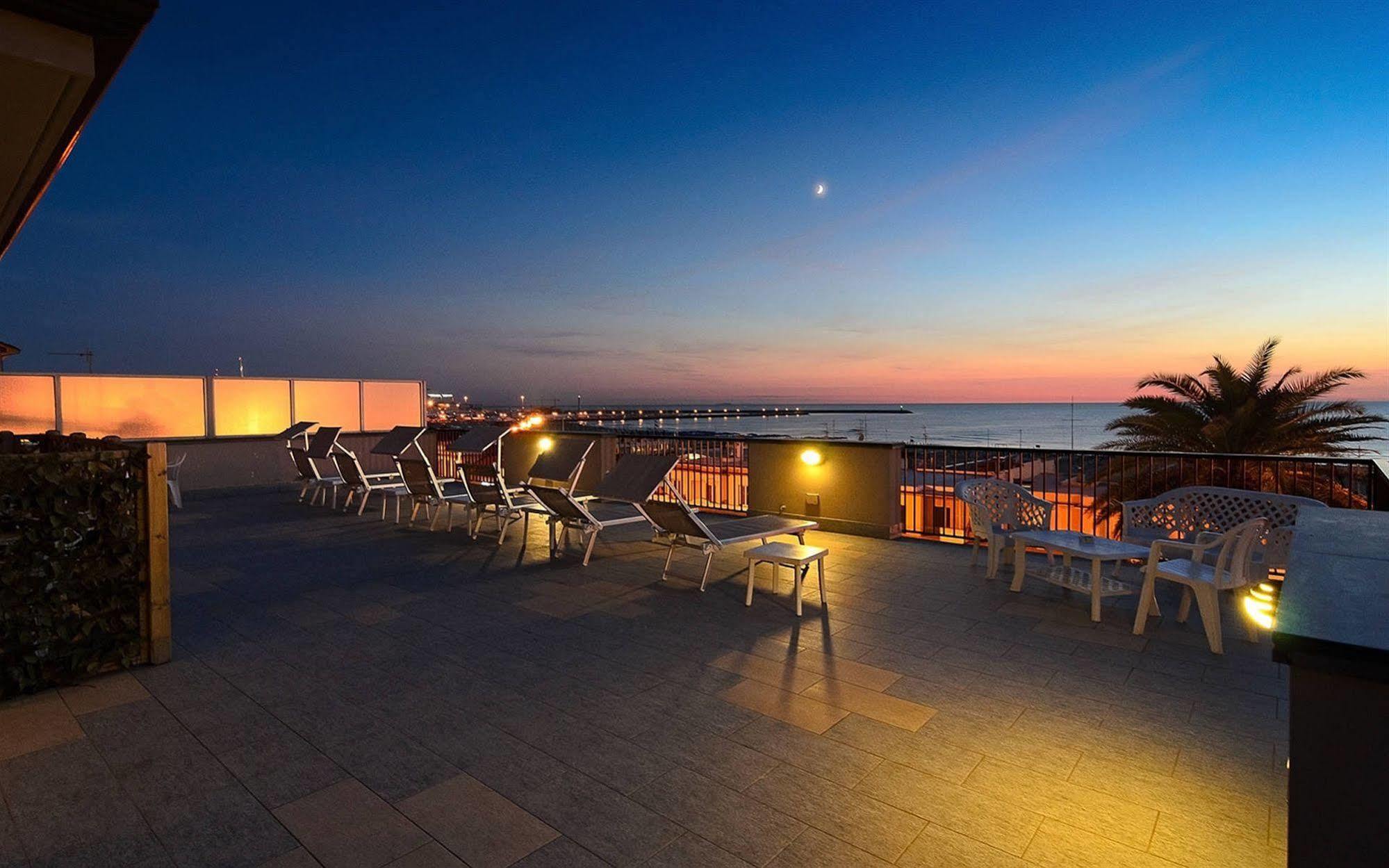 Hotel Eden Viareggio Kültér fotó